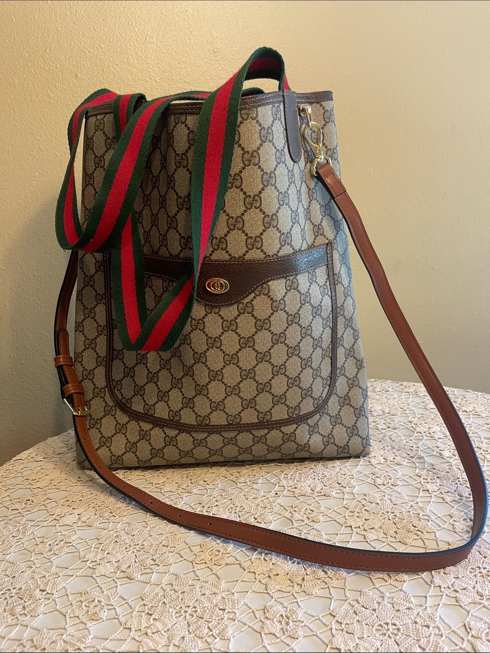 Gucci Beige GG Supreme Tote with Crossbody Strap. Authenticity#